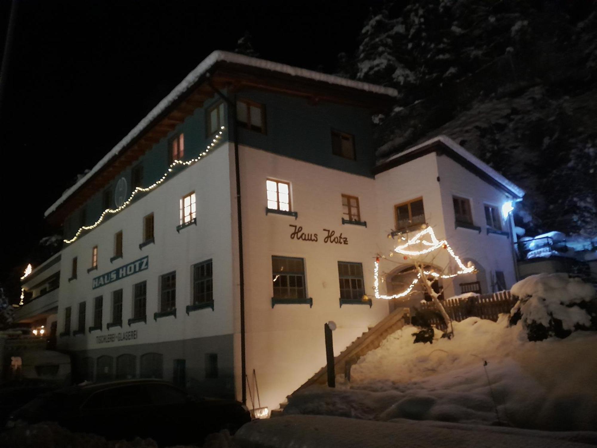 Haus Hotz Apart Talblick Grins Kültér fotó