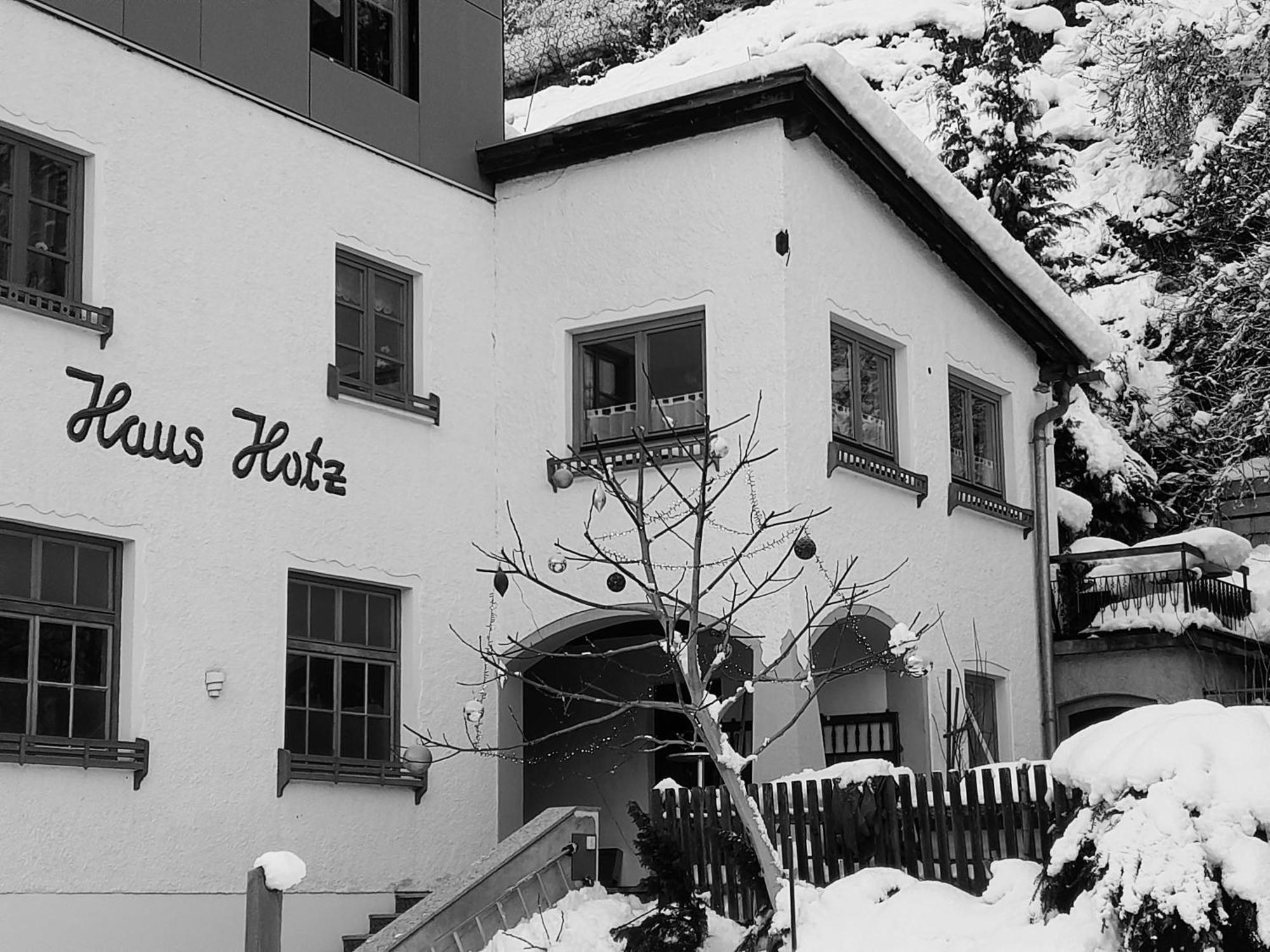 Haus Hotz Apart Talblick Grins Kültér fotó